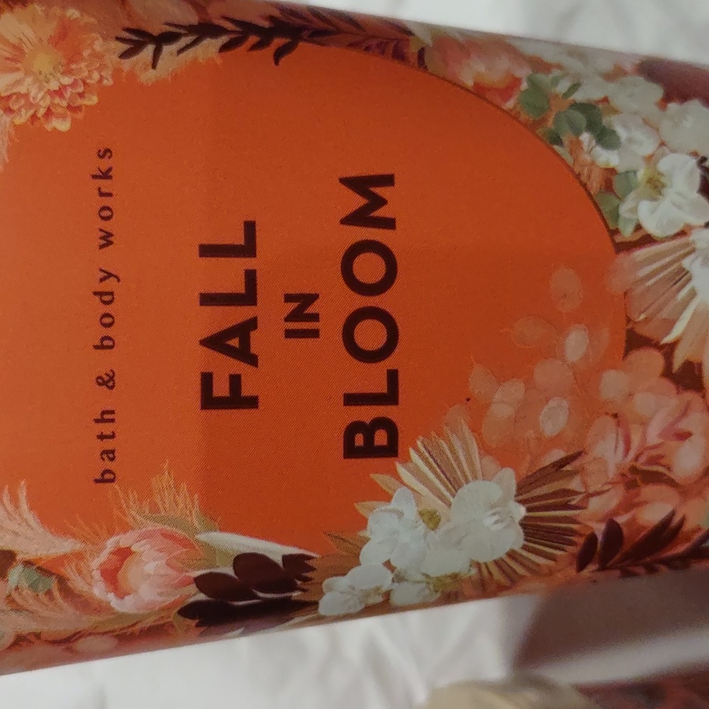 Bath & Body Works Fall in Bloom Body Cream and Pumpkin Pecan Waffles Set - Picture 4 of 6